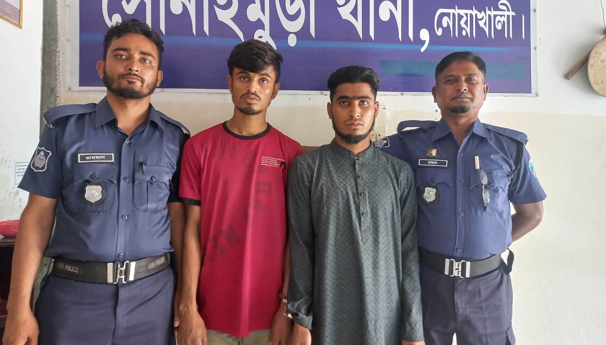 যাত্রী বেশে ছিনতাই, নোয়াখালীতে অস্ত্রসহ গ্রেফতার ২ ছিনতাইকারী