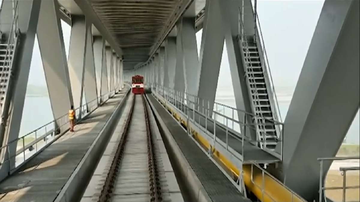 পদ্মা সেতুতে পরীক্ষামূলক ট্রেন চলাচল শুরু কাল