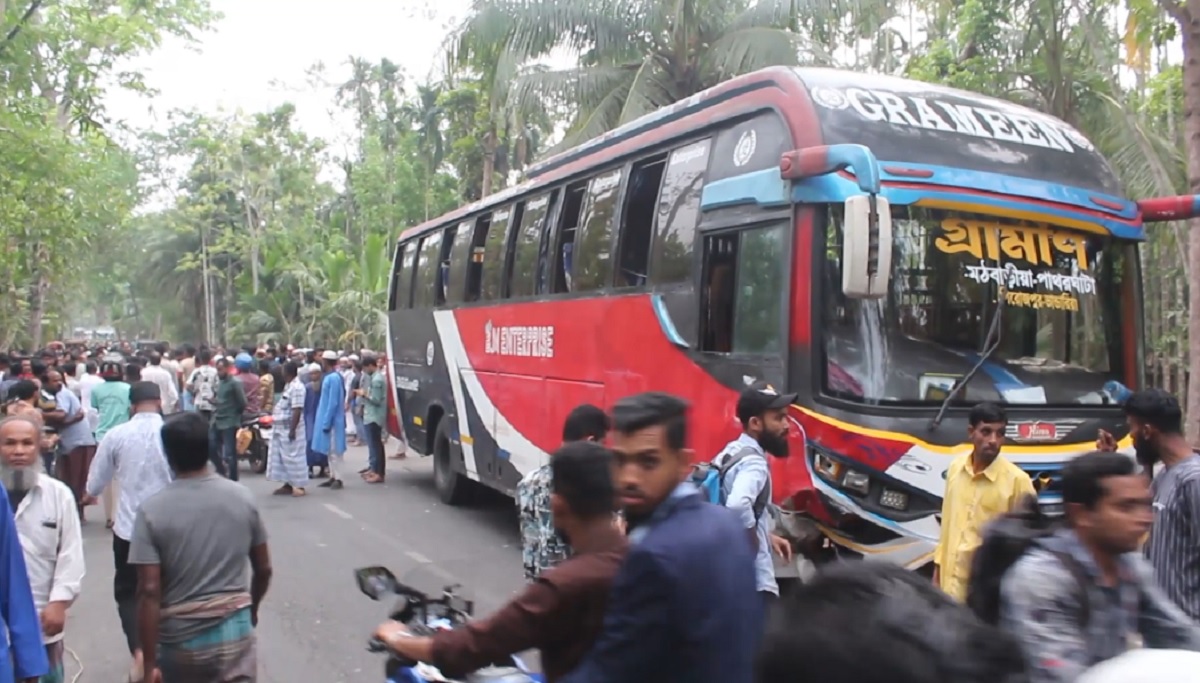 পিরোজপুরে বাস চাপায় নিহত ৫, আহত ৬