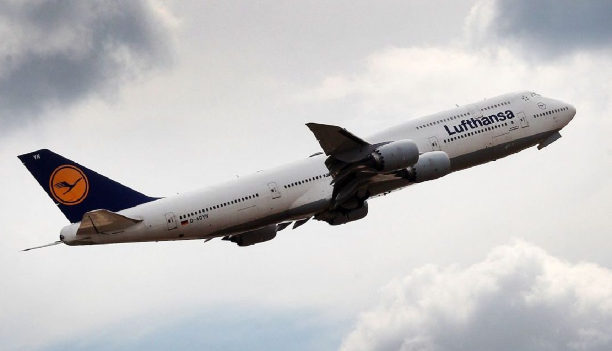 মাঝ আকাশে তীব্র ঝড়ো হাওয়ার কবলে বিমান, আহত ৭ যাত্রী