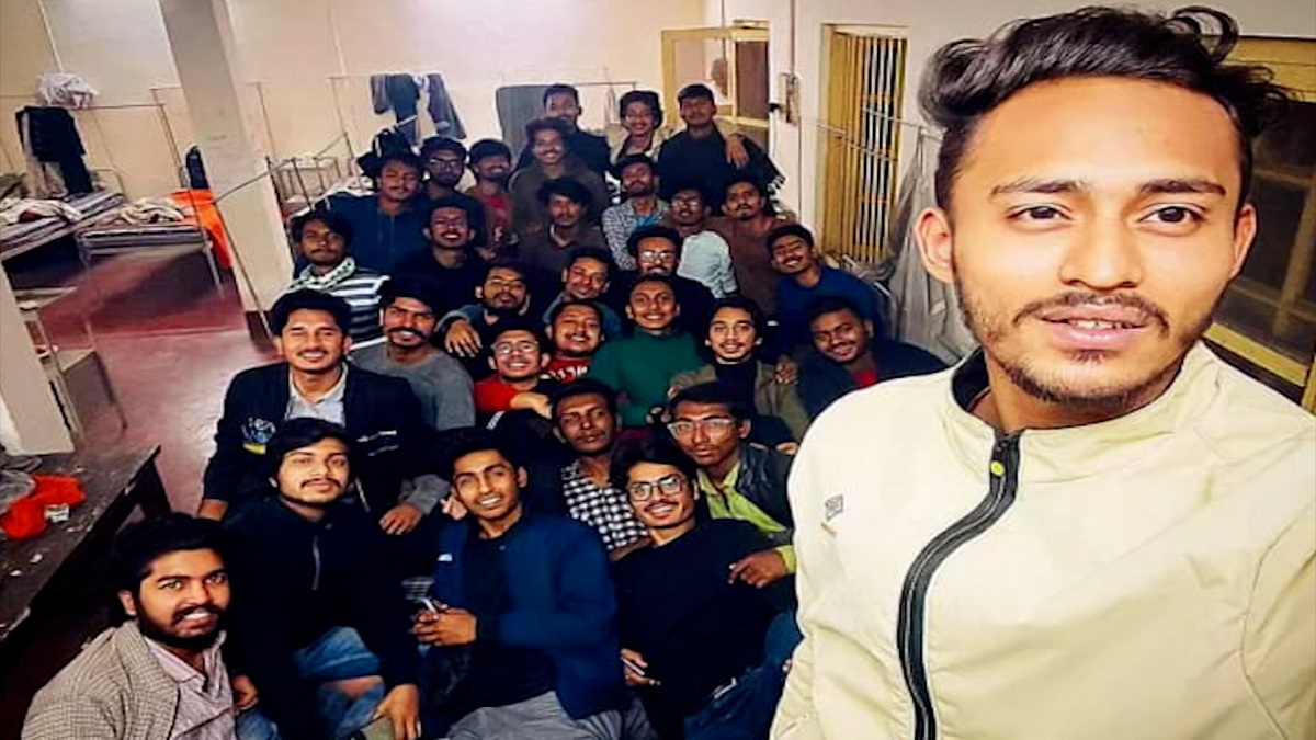 প্রলয় গ্যাংয়ের দুই সদস্যকে ‘সাময়িক বহিষ্কার’ করেছে ঢাবি