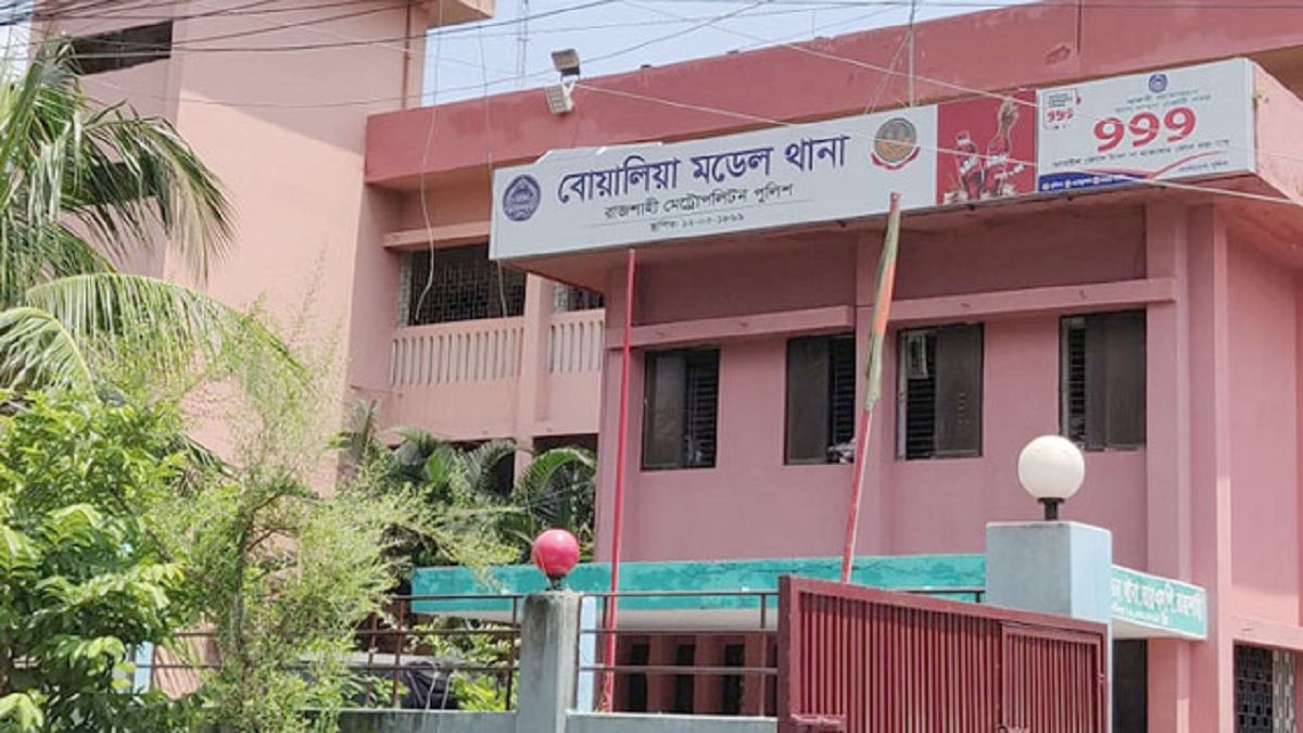 রাজশাহীতে চলন্ত মোটরসাইকেল থেকে আড়াই লাখ টাকা ছিনতাই