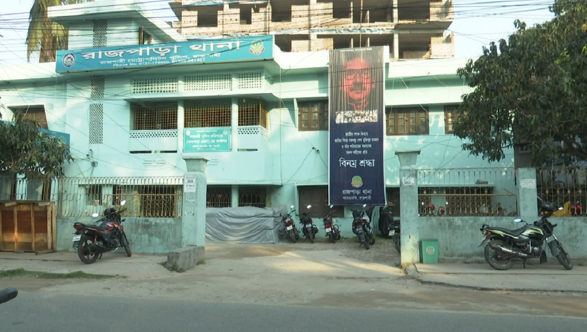 ছিনতাইকারীদের সহযোগী ভেবে পুলিশের এসআইকে পেটালো এলাকাবাসী