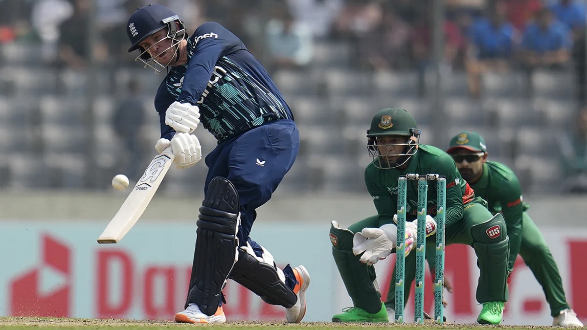 রয়ের সেঞ্চুরিতে বড় সংগ্রহের পথে ইংল্যান্ড