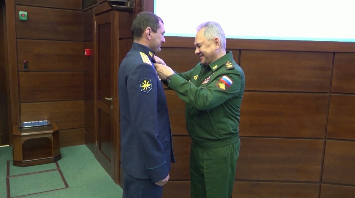 মার্কিন ড্রোন ভূপাতিত করা দুই পাইলটকে পুরস্কৃত করলো রাশিয়া