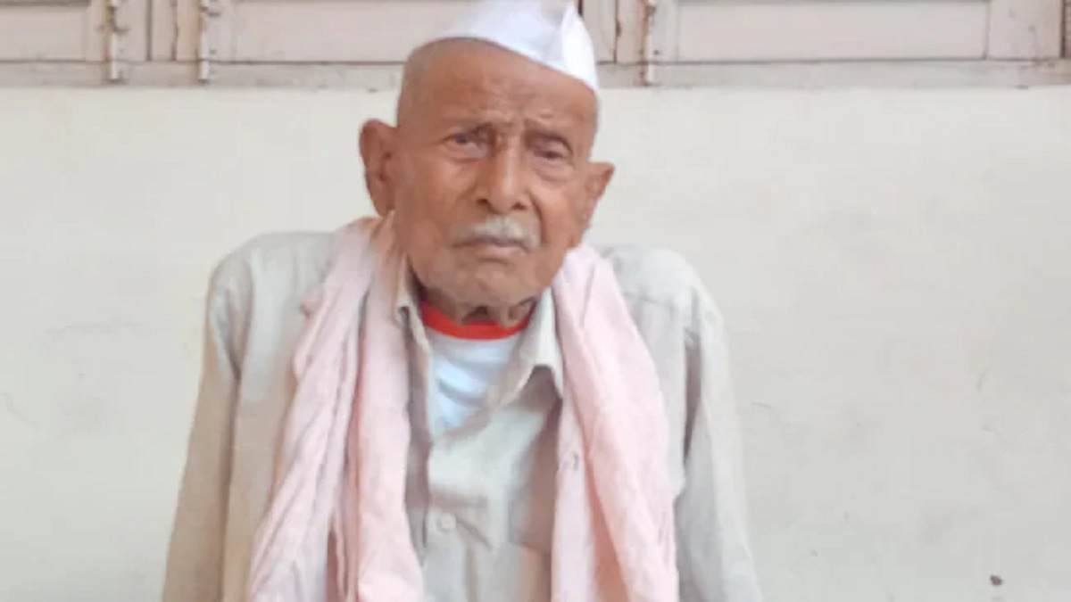 সন্তানরা খোঁজ নেয় না, সব সম্পত্তি সরকারকে উইল করে দিলেন বৃদ্ধ