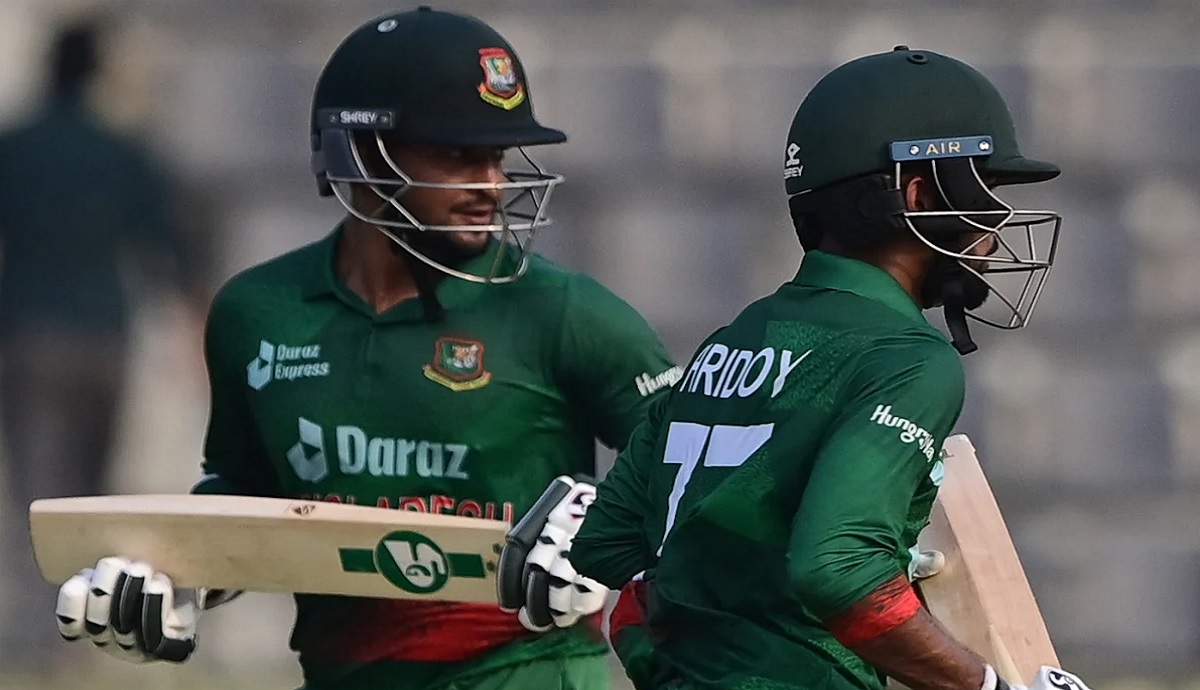 সাকিবের ফিফটি, অভিষেকেই অর্ধশতকের পথে হৃদয়