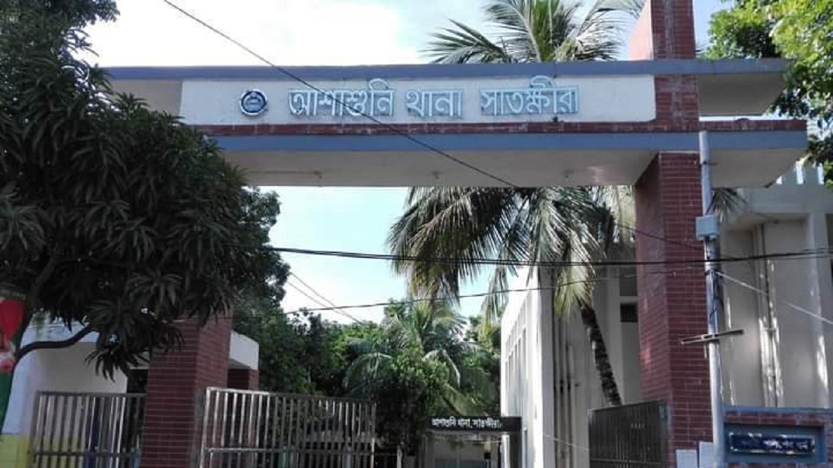 অনলাইনে জুয়া খেলার অভিযোগে চাঁদা আদায়কালে সাতক্ষীরায় পুলিশ কর্মকর্তাসহ আটক ৫