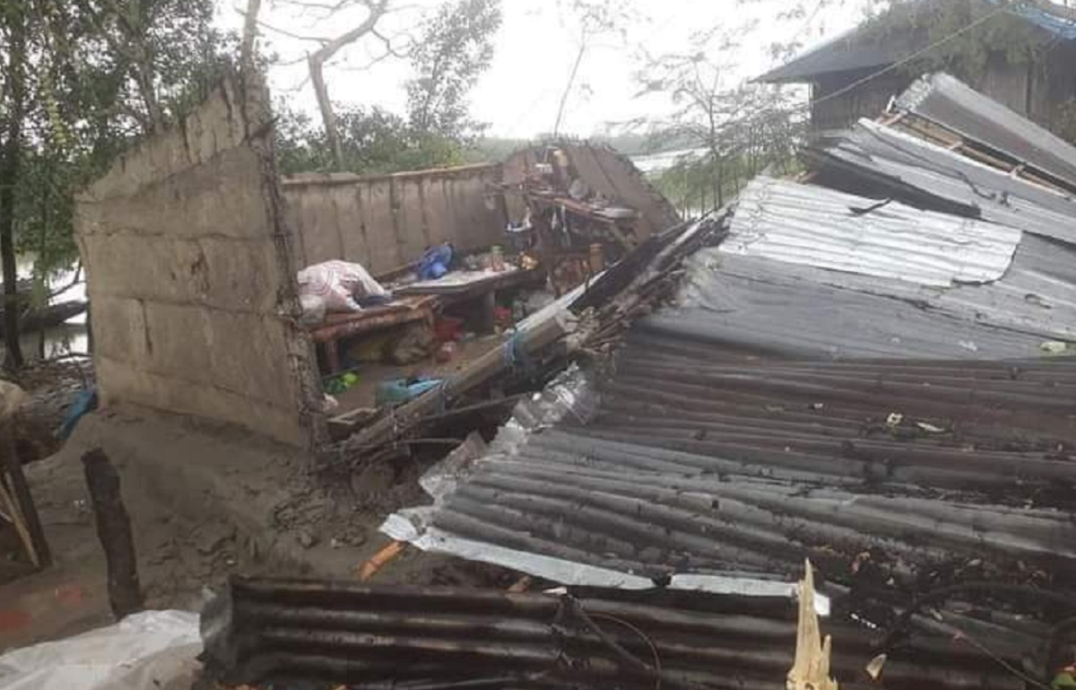 সাতক্ষীরায় কালবৈশাখী ঝড়ে বিধ্বস্ত ঘরবাড়ি, নৌকা ডুবে জেলে নিখোঁজ