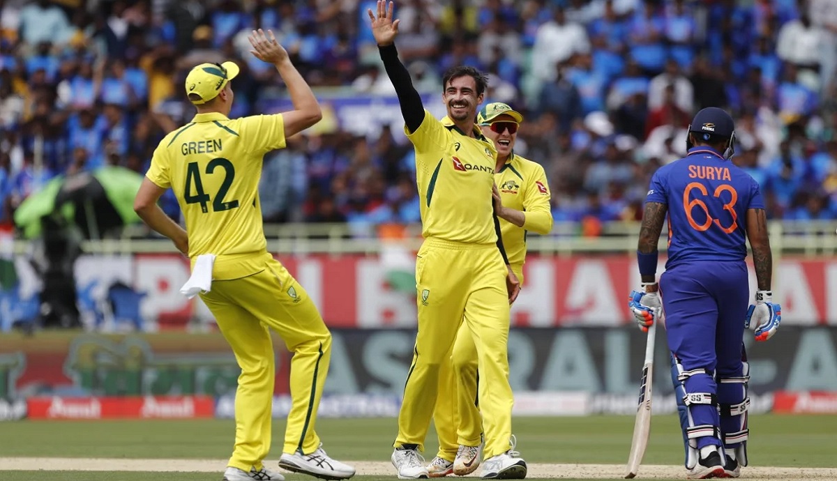 স্টার্কের তোপে টিকতেই পারলো না ভারত; গুটিয়ে গেলো ১১৭ রানে