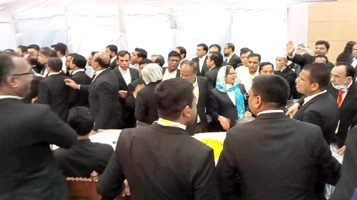 সুপ্রিম কোর্ট আইনজীবী সমিতির ভোট শুরু হয়নি এখনও; আ. লীগ ও বিএনপিপন্থীদের মধ্যে উত্তেজনা