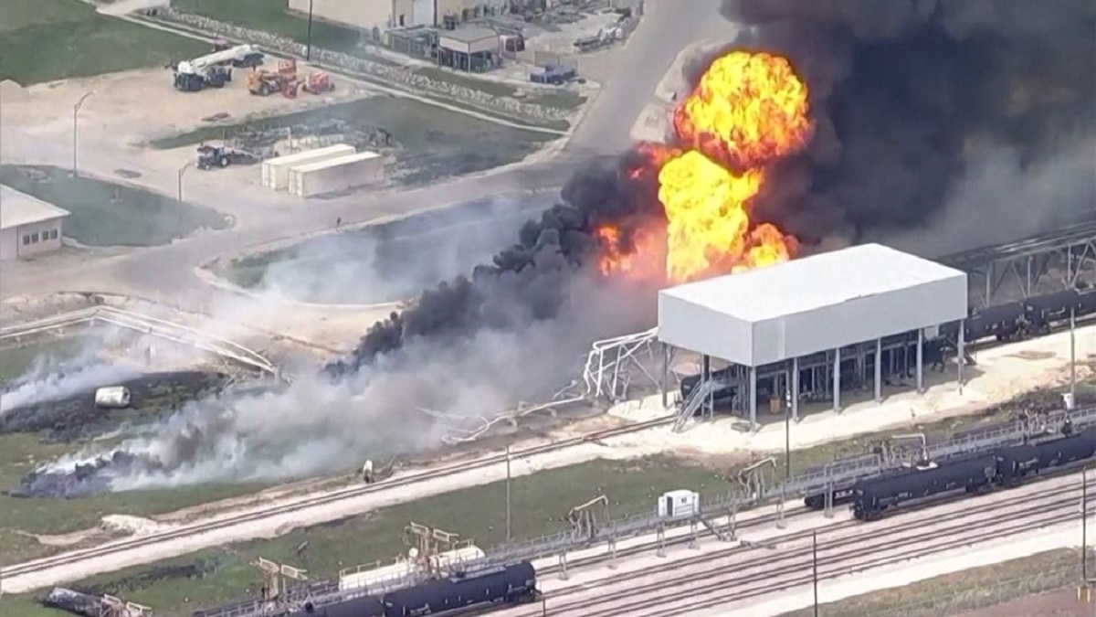 টেক্সাসে ভয়াবহ অগ্নিকাণ্ডের শিকার রাসায়নিক কারখানা