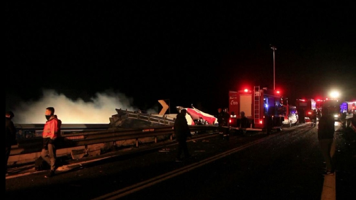 গ্রিসে ২ ট্রেনের মুখোমুখি সংঘর্ষে ৩২ আরোহীর প্রাণহানি