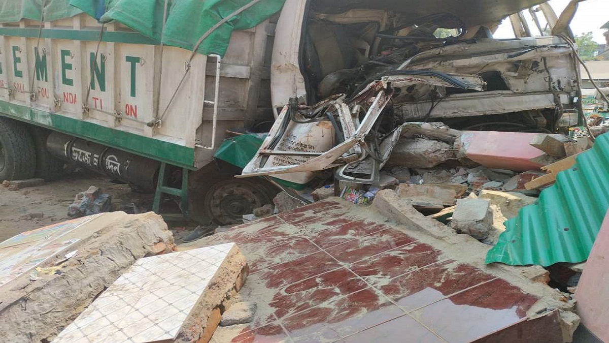 আত্রাইয়ে সড়ক দুর্ঘটনায় ট্রাক ড্রাইভারের মৃত্যু