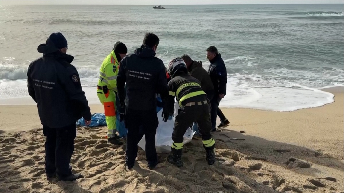 তিউনিসিয়া উপকূলে নৌকাডুবিতে নিখোঁজ অন্তত ৩৪