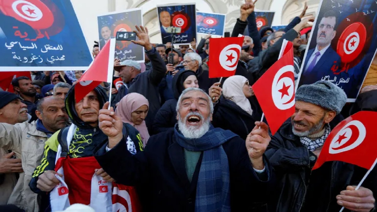 আবারও সরকার বিরোধী বিক্ষোভে তিউনিসিয়ার রাস্তায় হাজারো মানুুষ