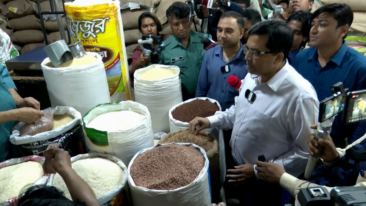 রাজধানীতে ভোক্তা অধিদফতরের তদারকি কার্যক্রম পরিচালনা, ৪ দোকানিকে জরিমানা