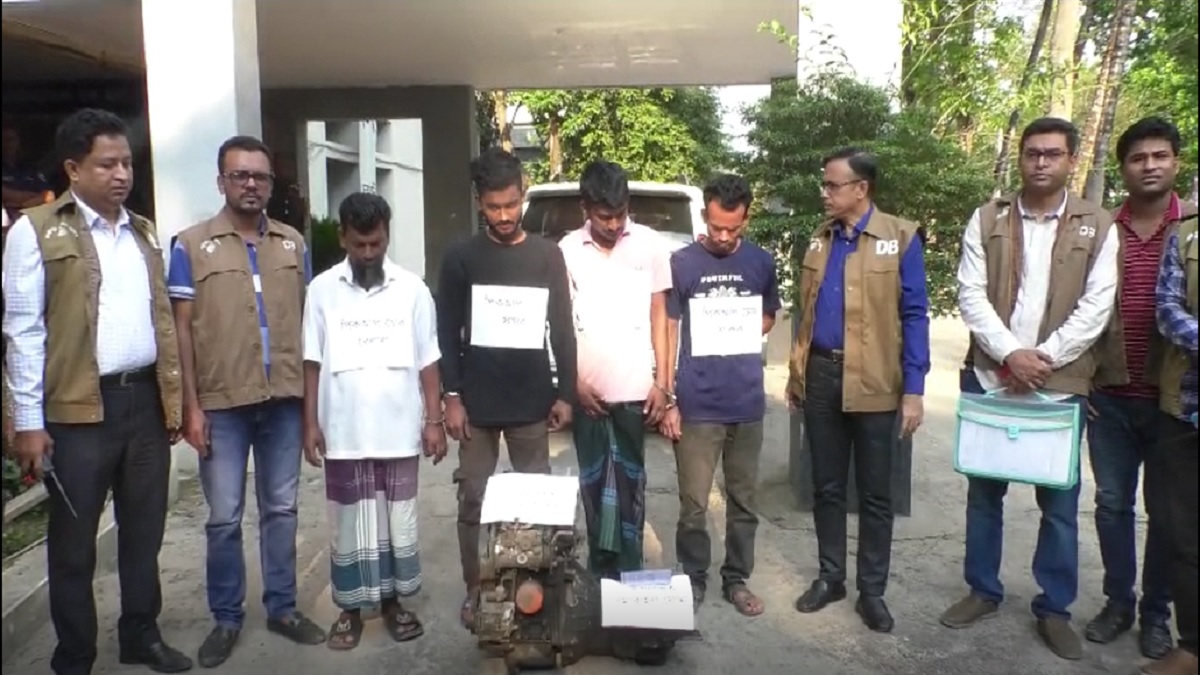 লক্ষ্মীপুরে ৪ ছিনতাইকারী আটক