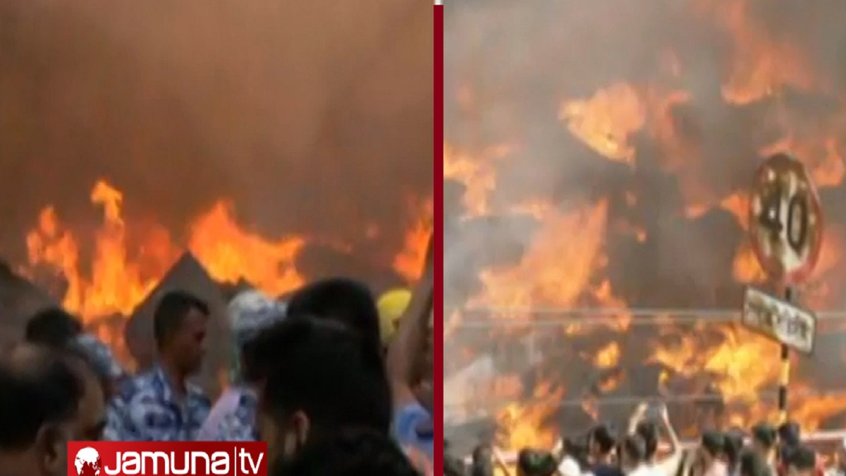 বঙ্গবাজারে আগুন: ফায়ার সার্ভিসের ৮ কর্মী আহত