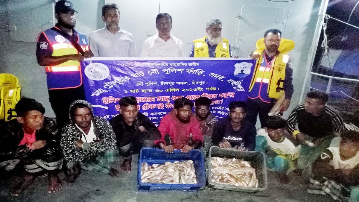 লক্ষ্মীপুরে মেঘনায় মাছ শিকারে নেমে ১৩ জেলে আটক