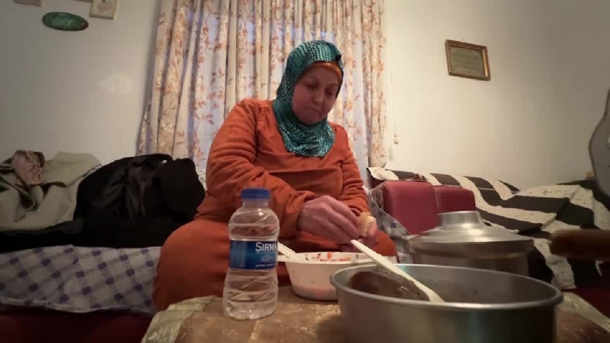 টানা ২৫ বছর একাকী রমজান কাটাচ্ছেন ৭৩ বছর বয়সী হায়াত