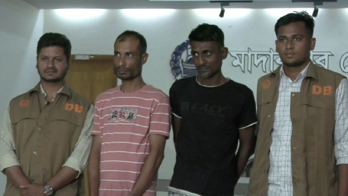 মাদারীপুরে দুদক কর্মকর্তা সেজে প্রতারণা, গ্রেফতার ২