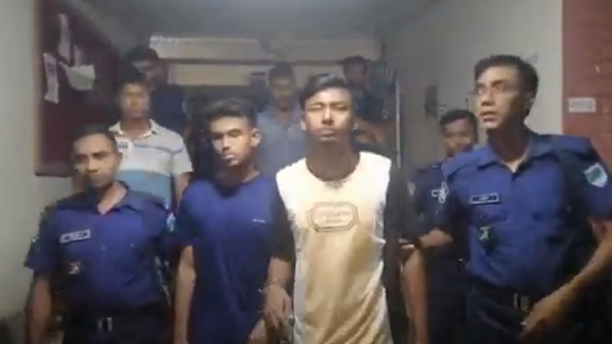 চুয়াডাঙ্গায় কাপড়ের দরদাম নিয়ে বিরোধে দুই যুবককে হত্যা: গ্রেফতার ২