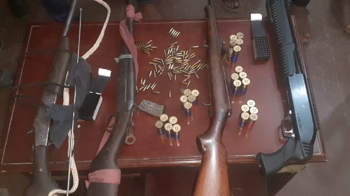 নাটোরে কাটা রাইফেল-শটগানসহ ১২২ রাউন্ড বুলেট উদ্ধার