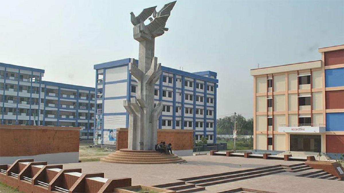 পাবিপ্রবিতে শিবির কর্মী সন্দেহে ৩ শিক্ষার্থীকে নির্যাতনের অভিযোগ, পুলিশে সোপর্দ