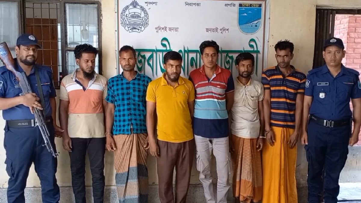 রাজবাড়ীতে ট্রাক ও গরুসহ আন্তঃজেলা গরুচোর চক্রের ৬ সদস্য গ্রেফতার