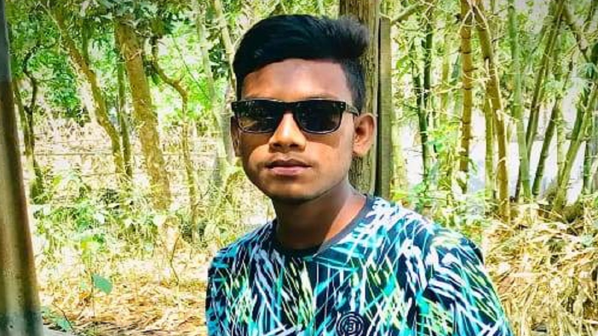 টিসি দেয়ায় প্রধান শিক্ষককে কুপিয়ে আহত করার অভিযোগ স্কুলছাত্রের বিরুদ্ধে