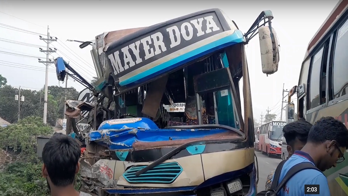 নরসিংদীতে যাত্রীবাহী বাস-মিনিবাস সংঘর্ষে নিহত ১, আহত ২৫