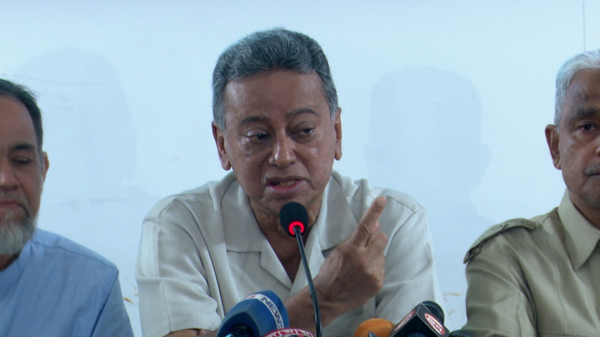 ‘চিকিৎসকরা খালেদা জিয়াকে বিদেশে চিকিৎসার পরামর্শ দিলেও সরকার সে সুযোগ দিচ্ছে না’