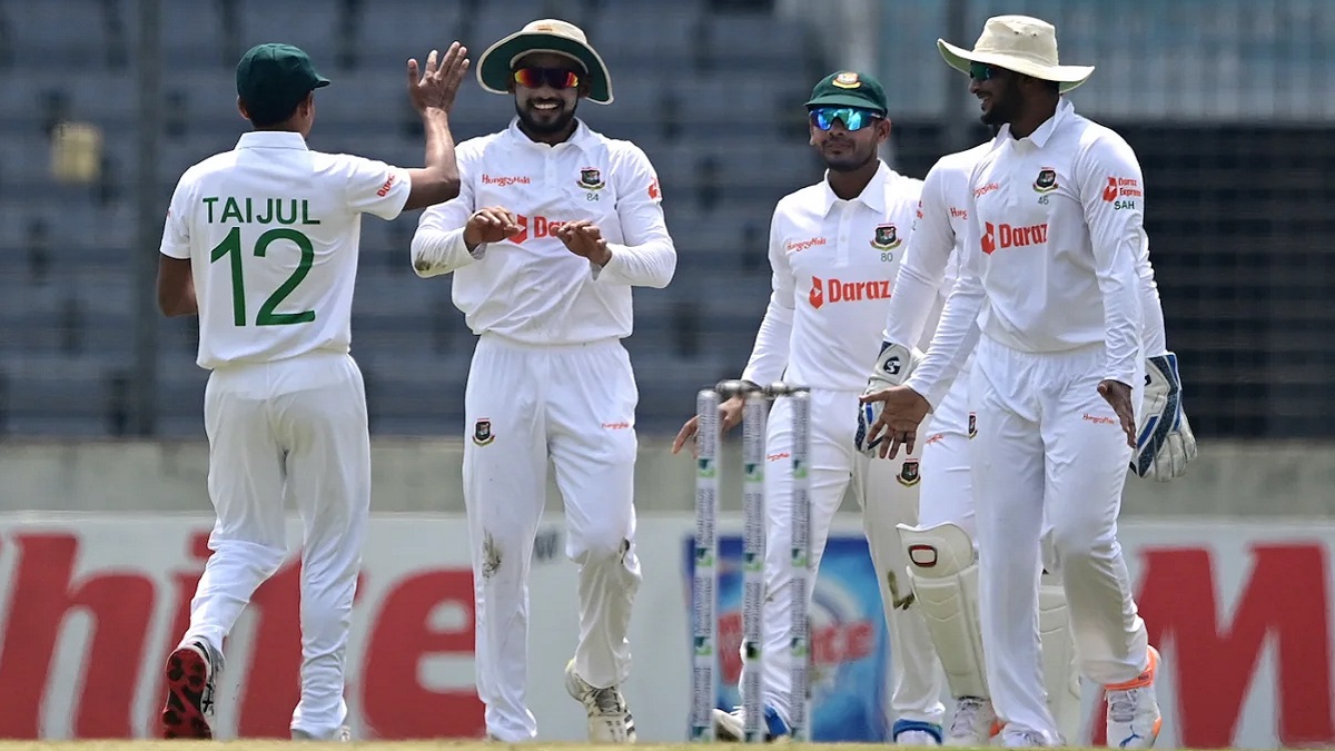 প্রথম সেশনে ৩ উইকেট হারিয়ে বিপাকে আইরিশরা