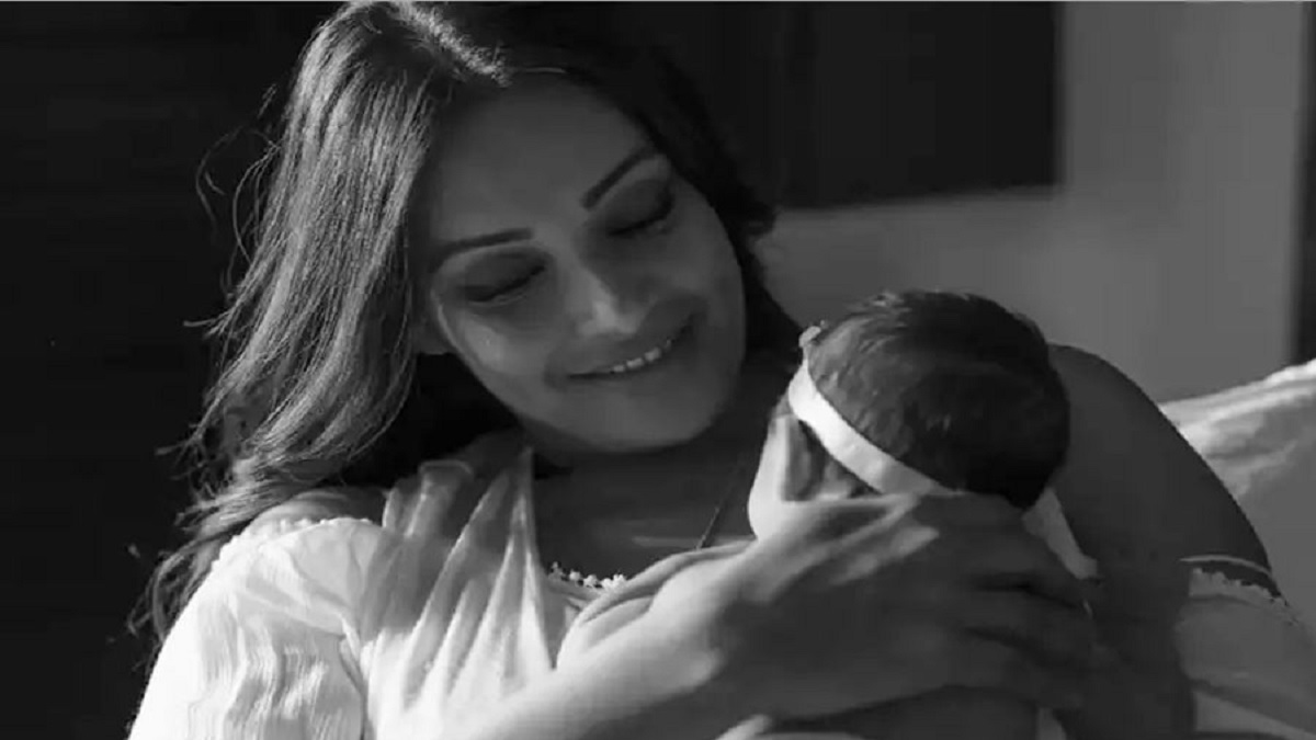 অবশেষে প্রকাশ্যে ‘দেবী’