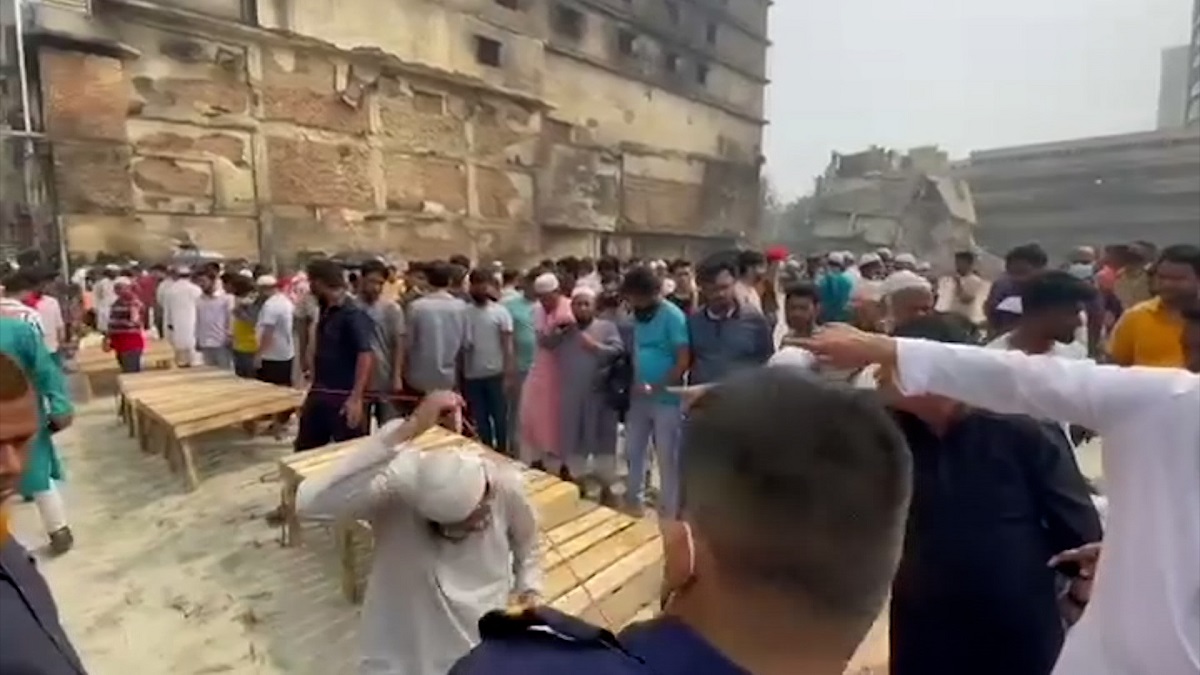 অস্থায়ীভাবে ব্যবসায়ীদের বসার জন্য প্রস্তুত বঙ্গবাজার, বিকিকিনি শুরু আজ