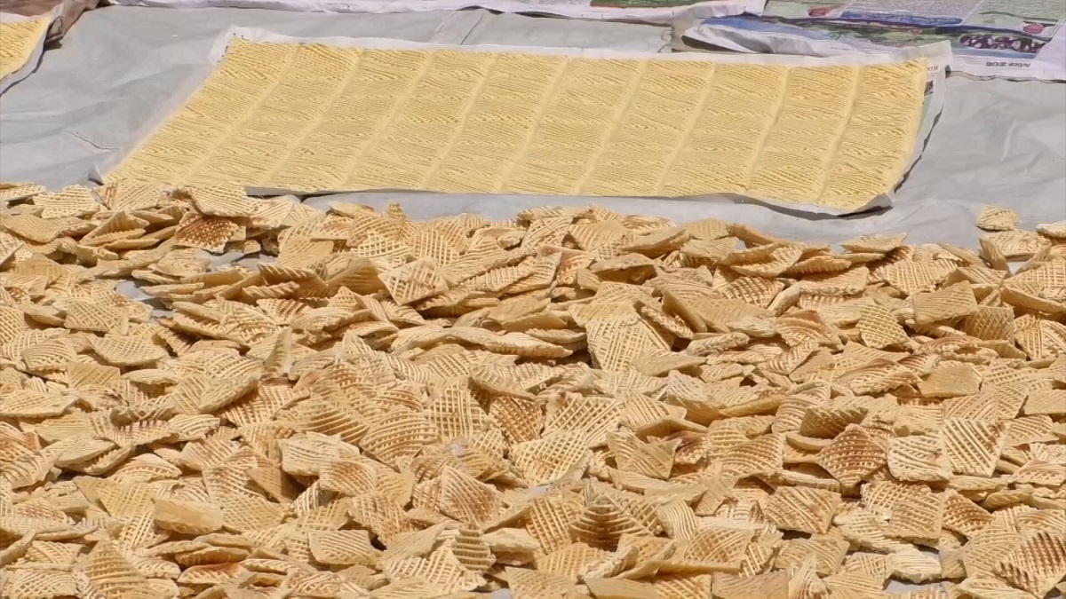 রূপগঞ্জে হাতে তৈরি চাক সেমাই তৈরির ধুম