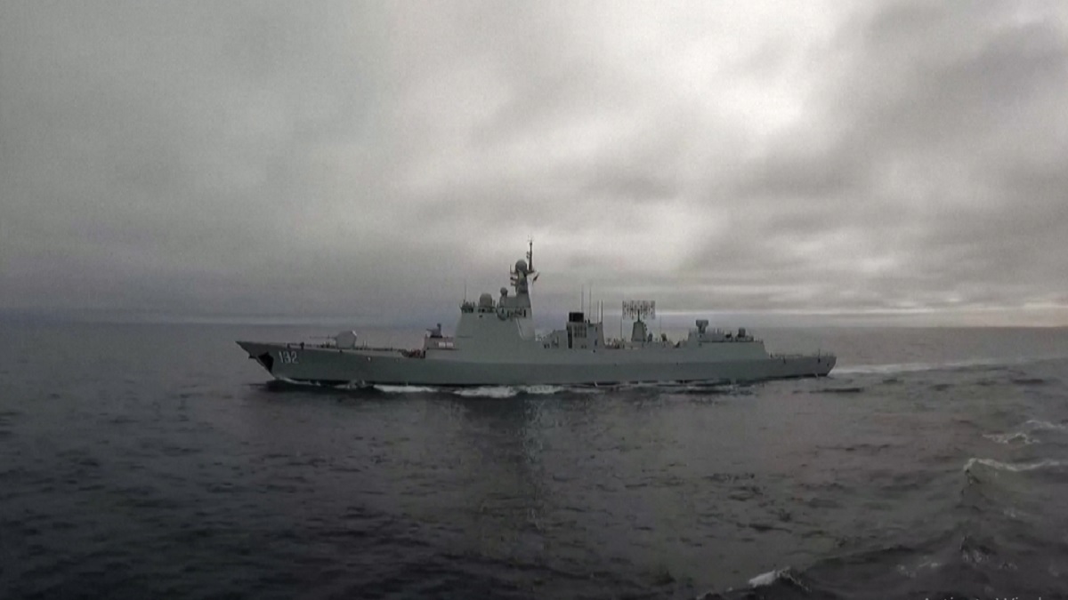 তাইওয়ানকে ঘিরে তৃতীয় দিনের মতো সামরিক মহড়া চালাচ্ছে বেইজিং