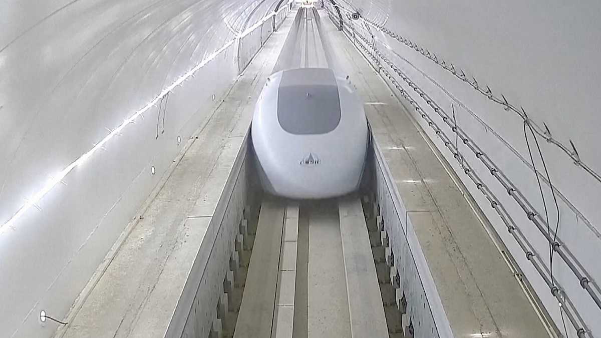 ঘণ্টায় হাজার কিলোমিটার পাড়ি দেবে ট্রেন, রেলপ্রযুক্তিতে বিপ্লব আনছে চীন