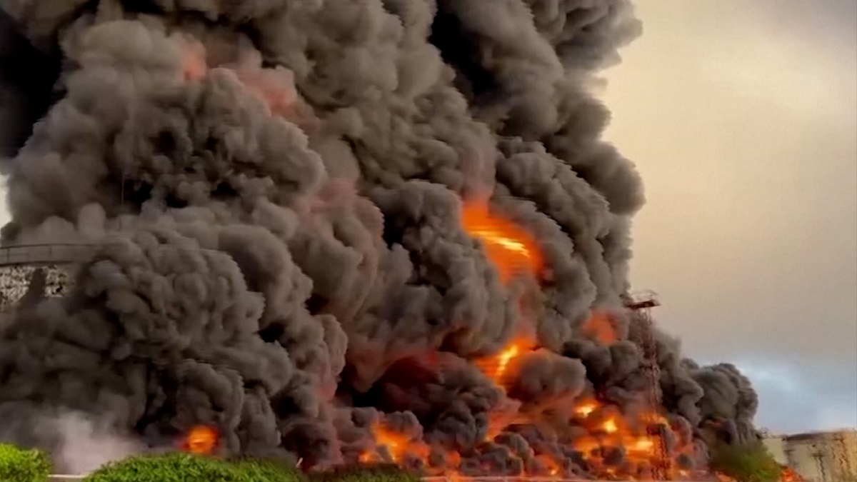 ক্রাইমিয়ায় রুশ জ্বালানি ডিপোতে ভয়াবহ ড্রোন হামলা