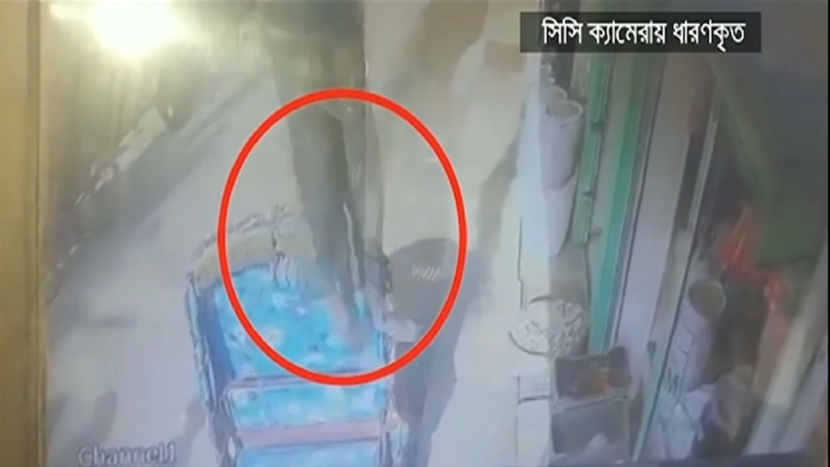 চট্টগ্রামে গণমাধ্যমকর্মীকে ছুড়ে ফেলে দেয়া হলো দোতলা থেকে