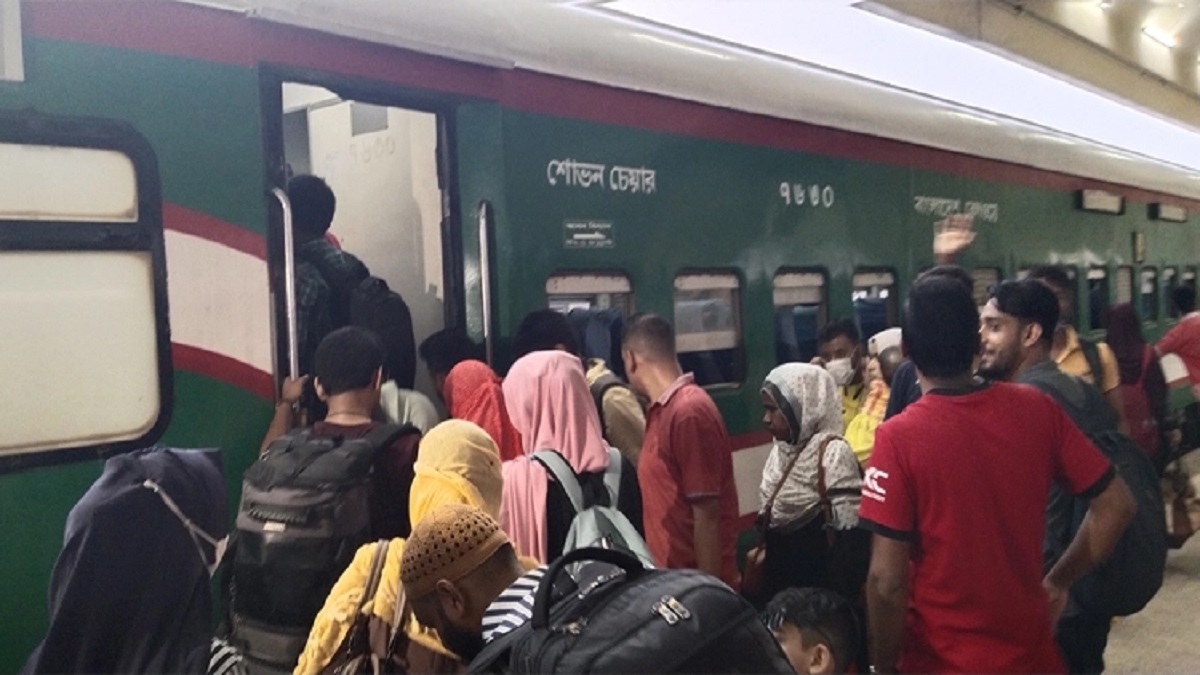 ৩ দিনে ঢাকা ছেড়েছে সাড়ে ৫৩ লাখের বেশি সিমধারী