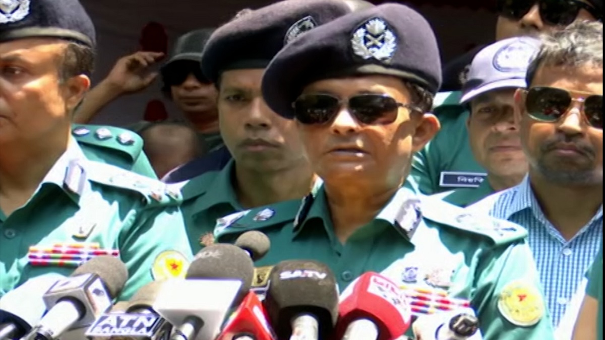জঙ্গি নয়, দুষ্টু পোলাপান চিরকুট দিয়ে হুমকি দিয়েছে: ডিএমপি কমিশনার