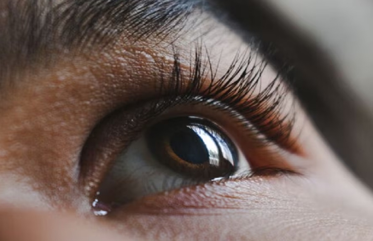 মৃত্যুর পরে চোখ কেন খোলা থাকে?