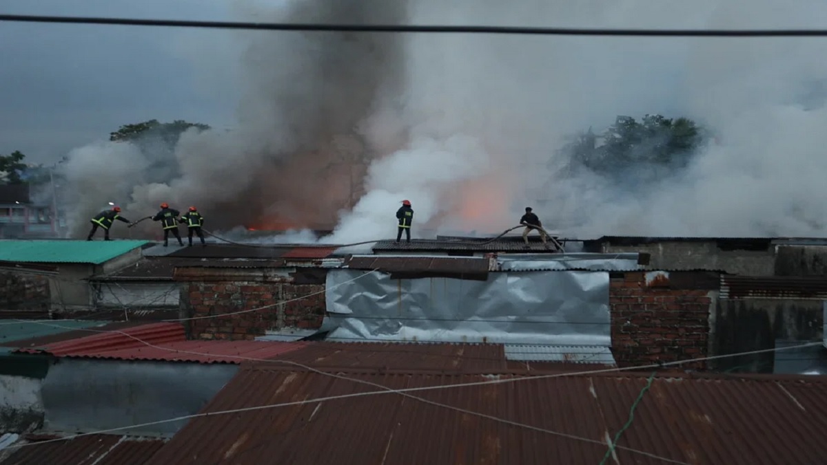 সিলেটে জালালাবাদ হাউস মার্কেটের আগুন নিয়ন্ত্রণে