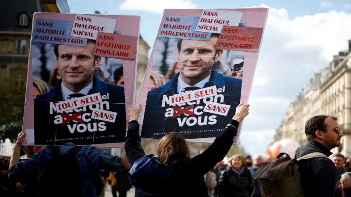 অবসরের বয়সসীমা কমাতে বদ্ধ পরিকর ফরাসিরা, সরকারের বিরুদ্ধে চলছে তুমুল আন্দোলন