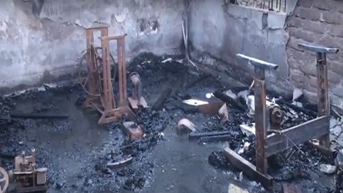 গোপালগঞ্জে পুড়ে ভস্মীভূত দুইটি গোডাউনসহ তিনটি দোকান