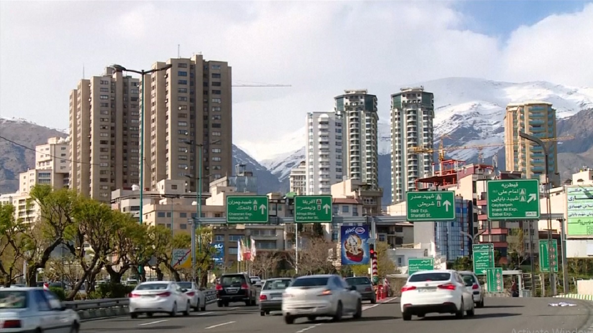 ইরানে হিজাব বিতর্ক; নজরদারি করতে সড়কে লাগানো হবে ক্যামেরা