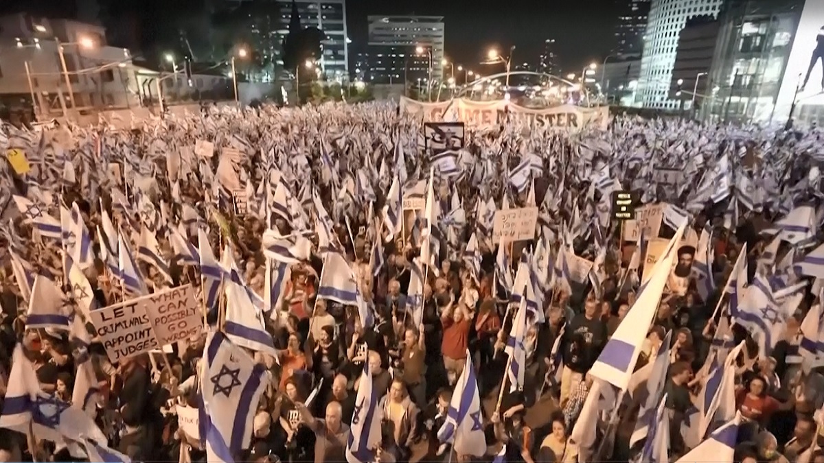 আন্দোলন ও সান্ত্রাসী হামলায় চাপে ইসরায়েলি সরকার