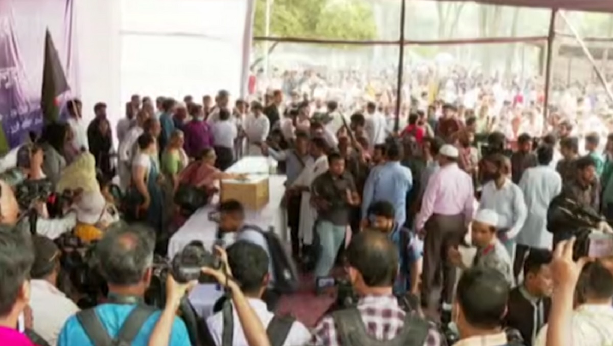 ডা. জাফরুল্লাহ চৌধুরীর মরদেহ কেন্দ্রীয় শহীদ মিনারে